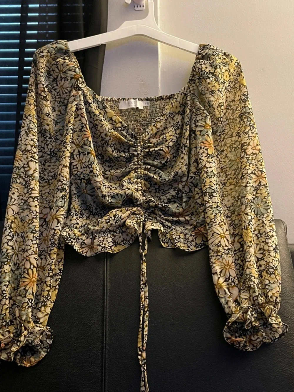 Astr the label Love Sng Black Floral Ruched Puff Sleeve Top Size XS NWOT